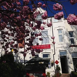 robyns-guest-house.yorkshirehotels.net/